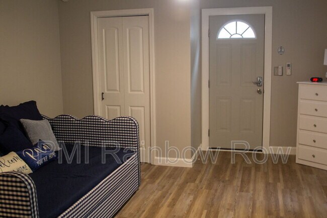 Building Photo - 144 Williman St