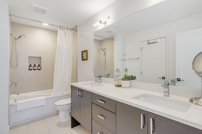 Building Photo - 722 3rd Ave N