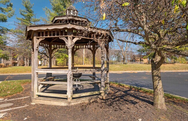 Building Photo - Furnished Studio-Cincinnati - Blue Ash - Reagan Highway
