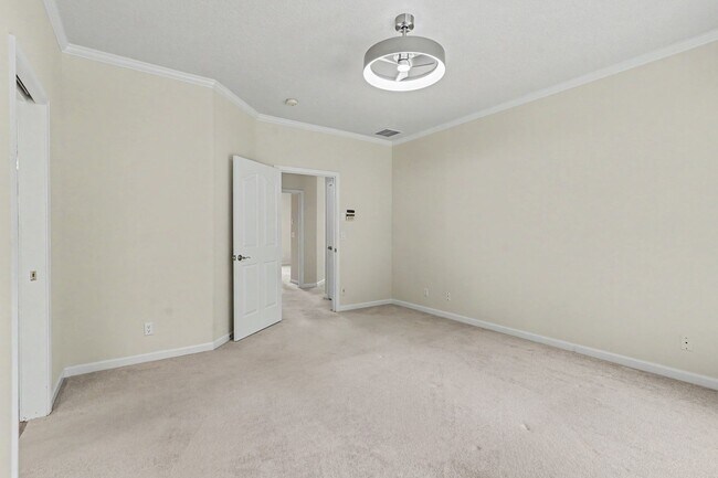 Building Photo - Well-Kept Single-Level 3 bed, 2 bath home in West Salem