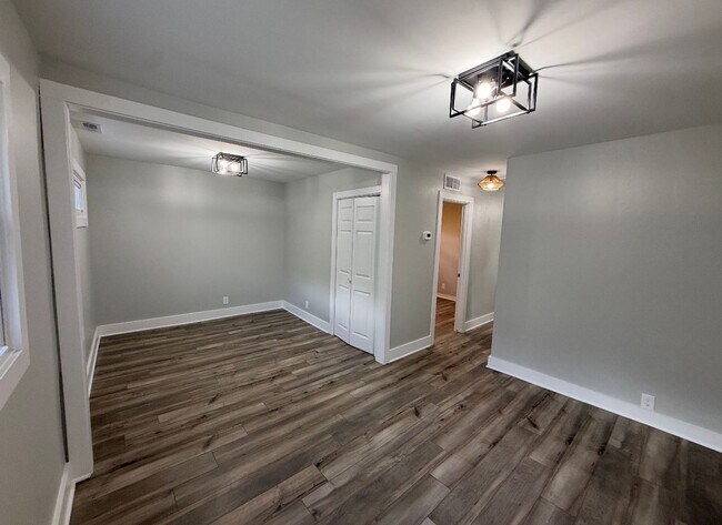 Building Photo - Cozy Comfort & Smart Living