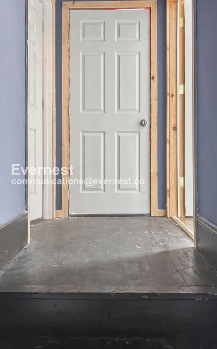 Building Photo - 10110 Parkgate Ave