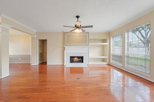 Building Photo - 22910 Fairleaf Cir