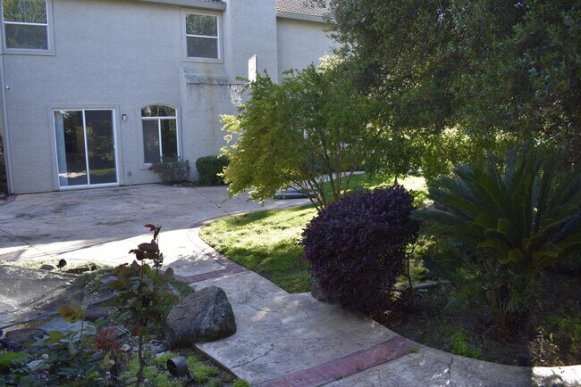 Building Photo - 630 Rogers Cir