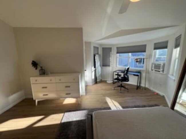 Building Photo - Greenwood Townhome 2Beds 1.5 Bath- $3,100