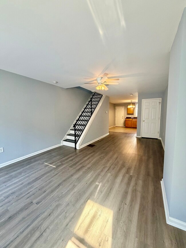 Building Photo - 2035 Watkins St