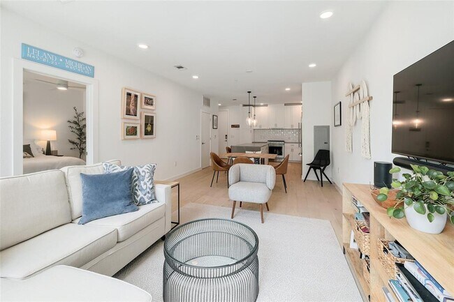 Building Photo - 1600 S 1st St