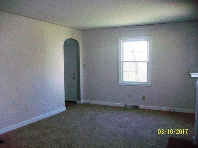 Building Photo - 2040 Corinth Dr