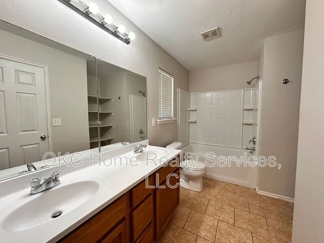 Building Photo - 4501 SE 78th St