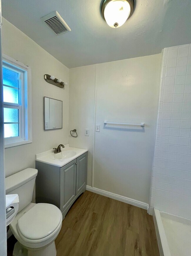 Building Photo - Updated 4-Bed 2-Bath | $4220 Mo | Large yard | Fruit Trees