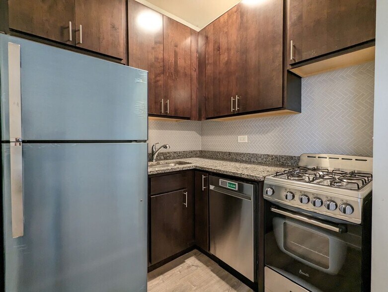 Building Photo - 4851 N Damen Ave