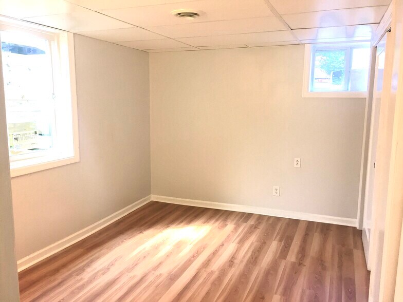 Bedroom - 2323 Crestmont Ave