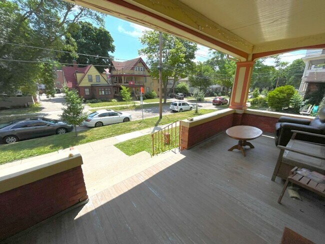 Building Photo - 30 Lathrop St