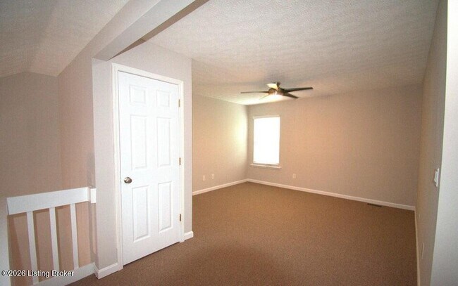 Building Photo - 10407 Pinoak View Dr