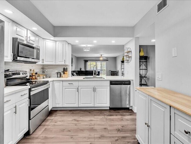 Building Photo - 12500 SW 5th Ct