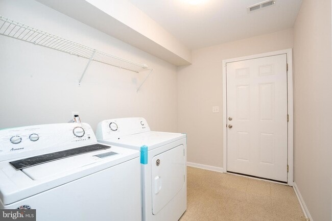 Building Photo - 5 Rafting Way