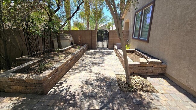 Building Photo - 5536 Breecher Ave