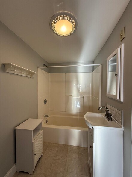 Building Photo - 9 Stevens St