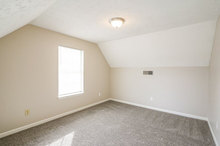 Building Photo - 315 Pine Ridge Ln