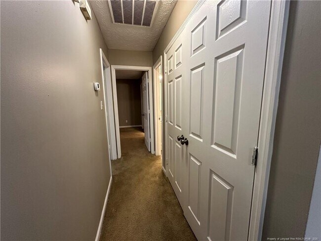 Building Photo - 2678 Rivercliff Rd