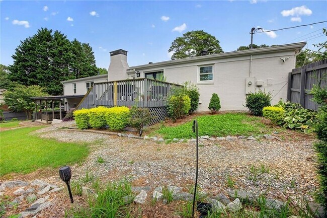 Building Photo - 2982 Northbrook Dr