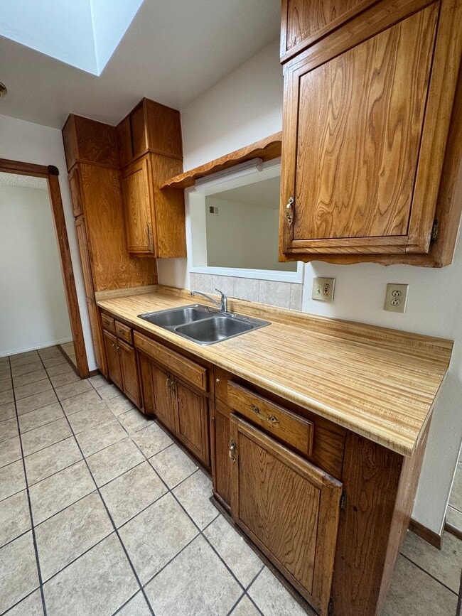 Building Photo - 3 Bedroom House on Tolowa Street