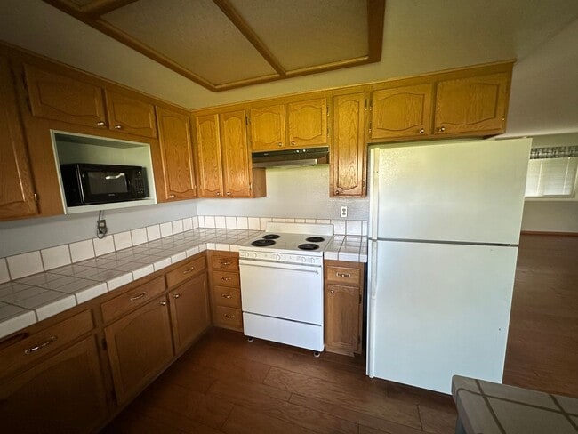 Building Photo - West-End Ramona 3BR Ranch on 2 Acres – Easy Poway Commute