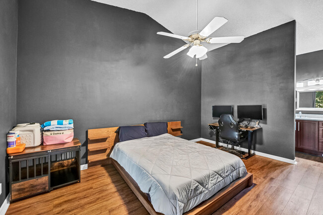 Building Photo - 4527 Carambola Cir S