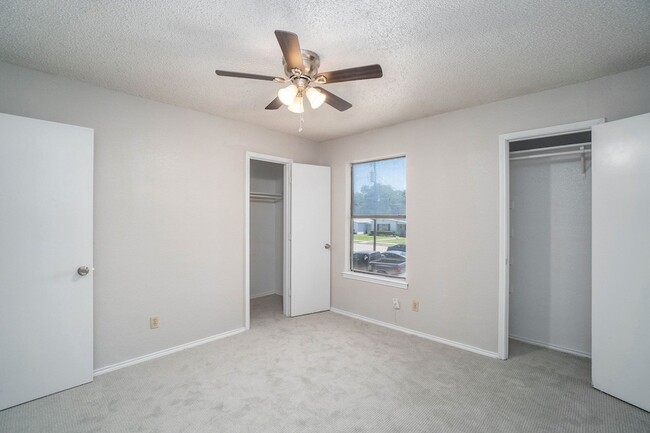 Building Photo - 3301 Aurora St