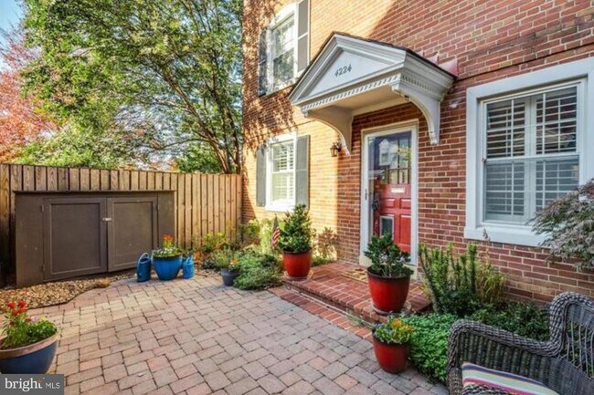 Building Photo - 4224 32nd St S