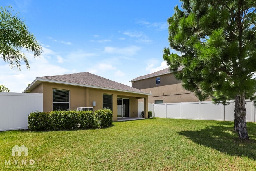 Building Photo - 1212 Oak Pond St