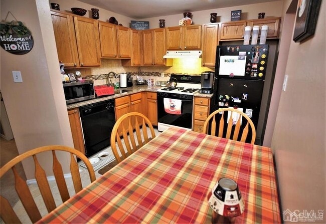 Building Photo - 1303 Blossom Cir