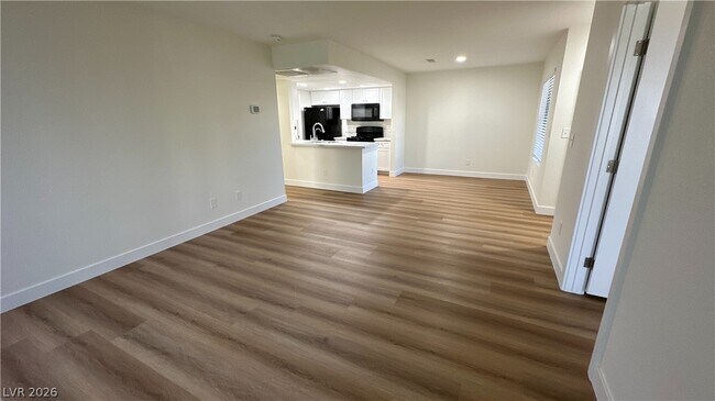 Building Photo - 7100 W Pirates Cove Rd