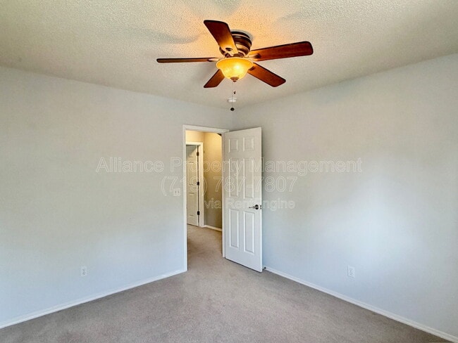 Building Photo - 2825 Dristol Dr