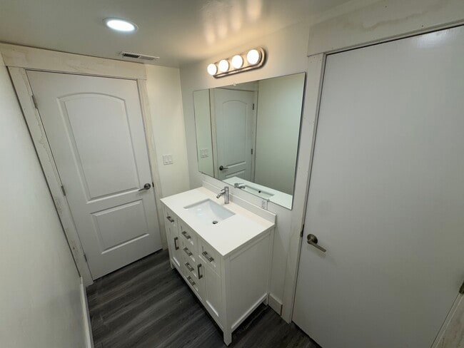 Building Photo - 583 N 150 W