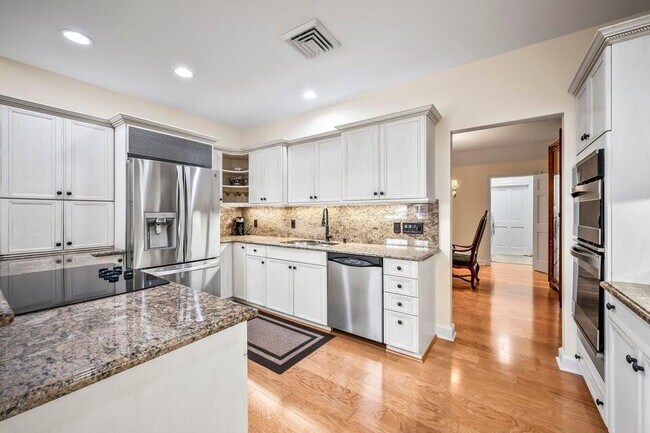 Building Photo - 14394 Cypress Island Ct