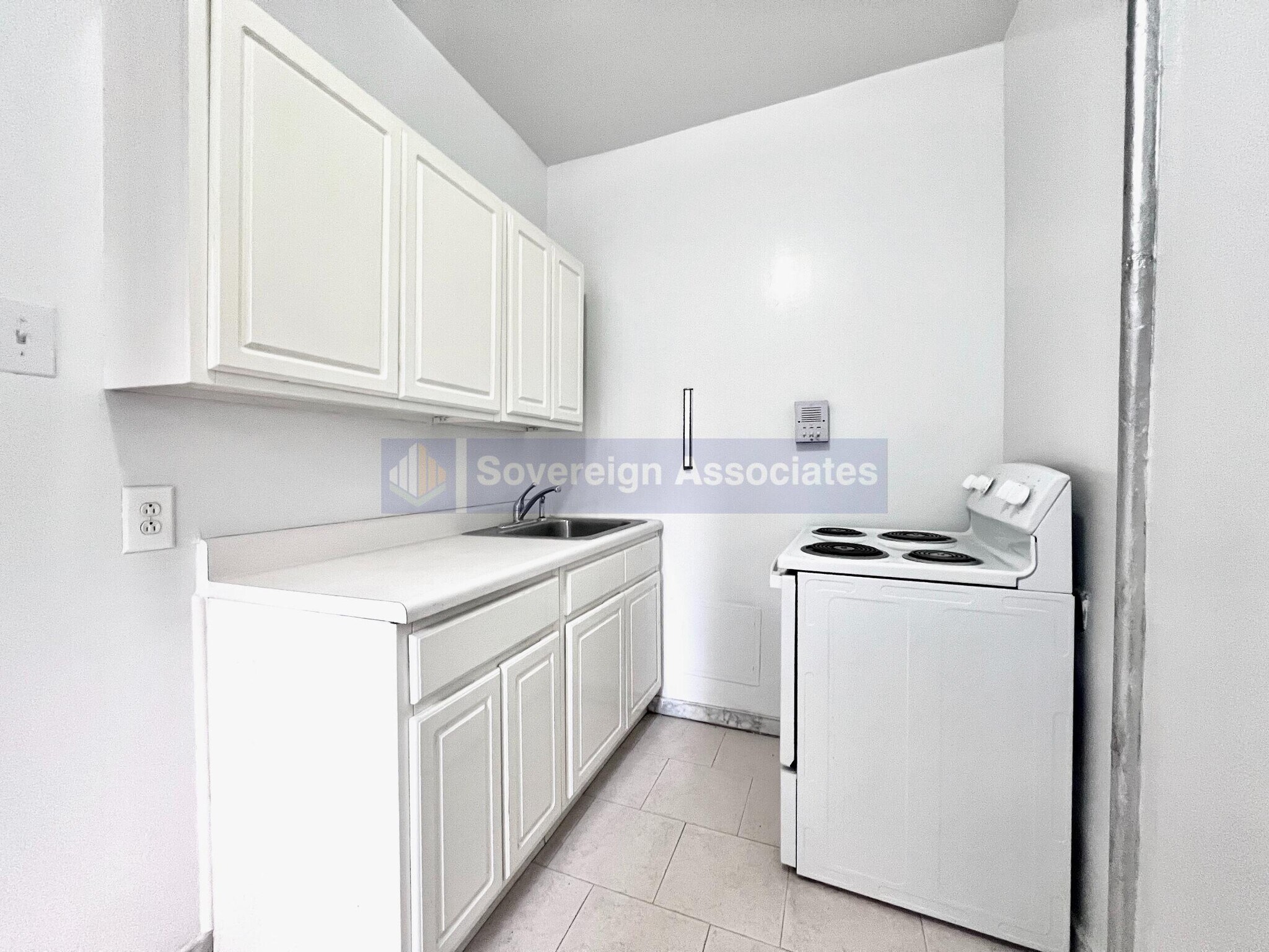 Building Photo - 717 W 177th St