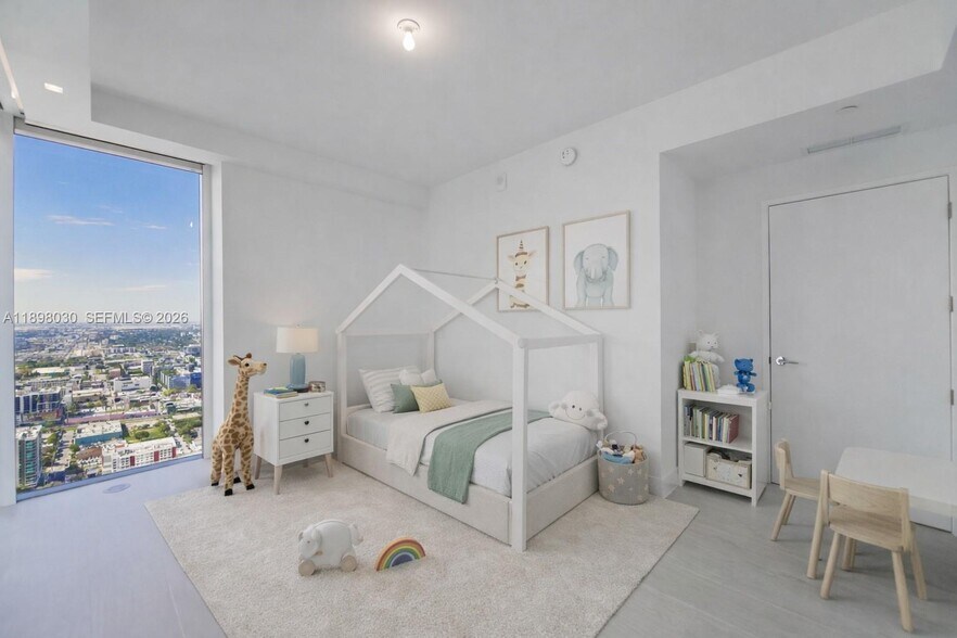 Building Photo - 700 NE 24th St