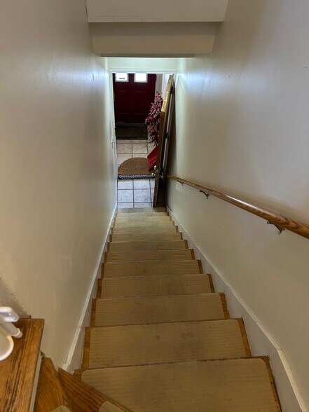 Building Photo - 33 Delle Ave