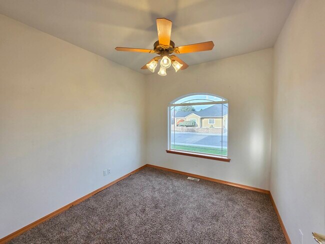 Building Photo - 3493 Hanstead St