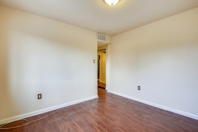 Building Photo - 7611 Maple Ave