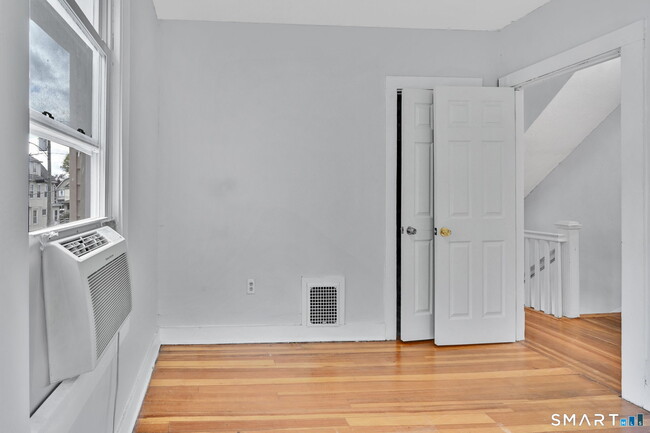 Building Photo - 42 Hartford Ave