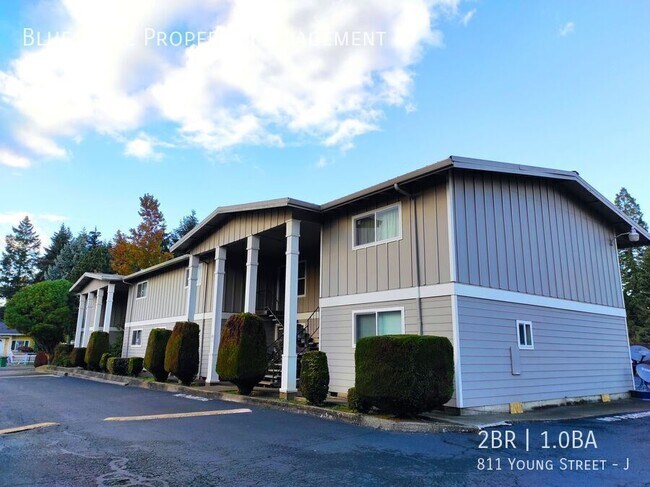 Building Photo - 811 Young St