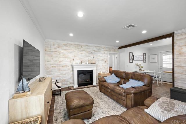 Building Photo - 586 Del Mar Ave