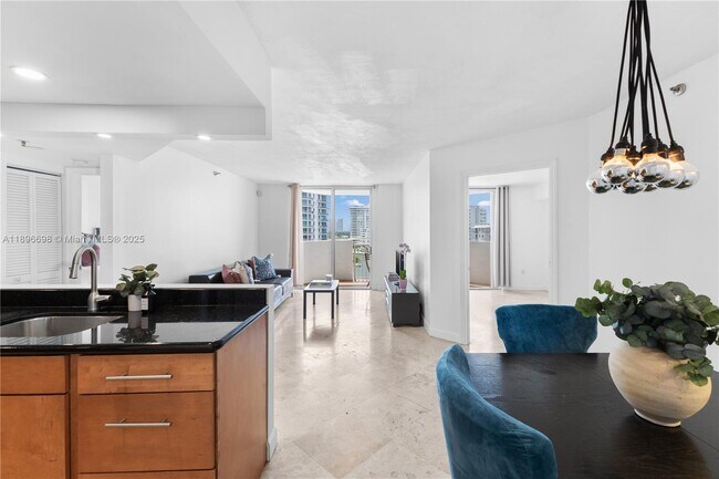 Building Photo - 1621 Bay Rd