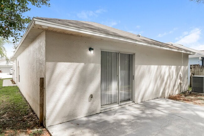 Building Photo - 30220 Birdhouse Dr