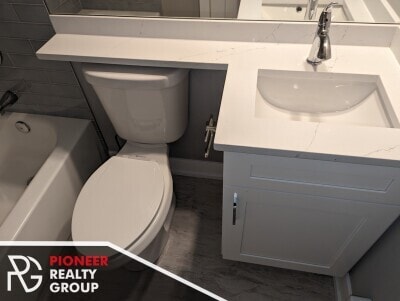 Building Photo - 454 W Barry Ave