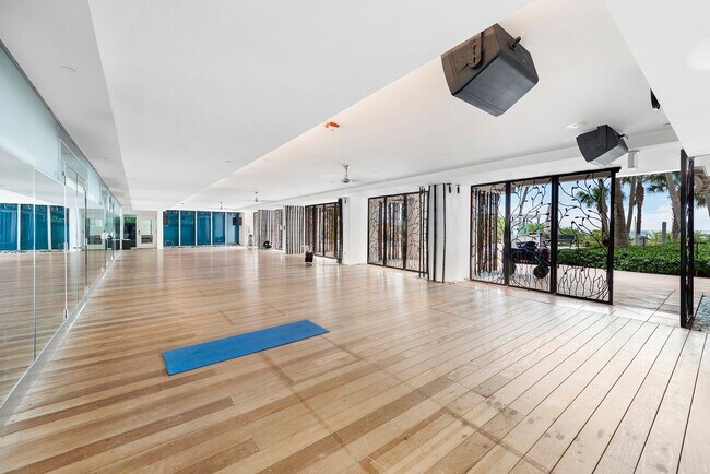 Building Photo - 6801 Collins Ave
