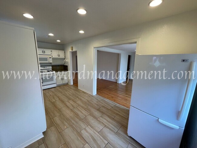 Building Photo - Beautiful Home On Corner Lot With Large Ba...