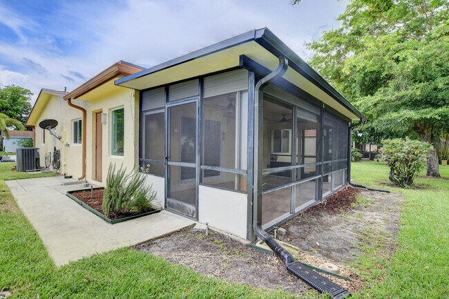 Building Photo - 6347 Country Wood Way